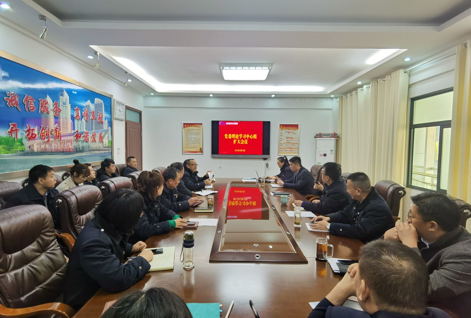 公交集团党委组织开展《论中国共产党历史》首轮学习